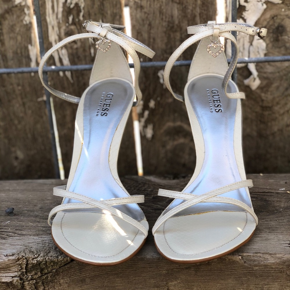 ✨NEW✨Guess heels